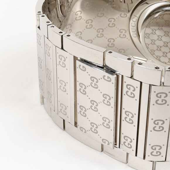 SOLD Gucci Vintage Monogram Twirl Watch - Picture 5 of 8